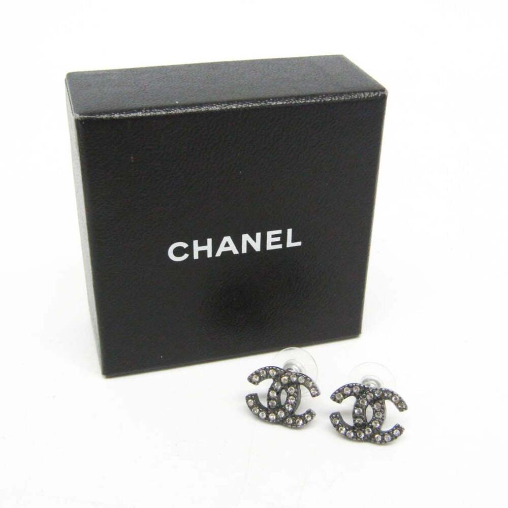 CHANEL Authentic Earrings - Picture 2 of 10